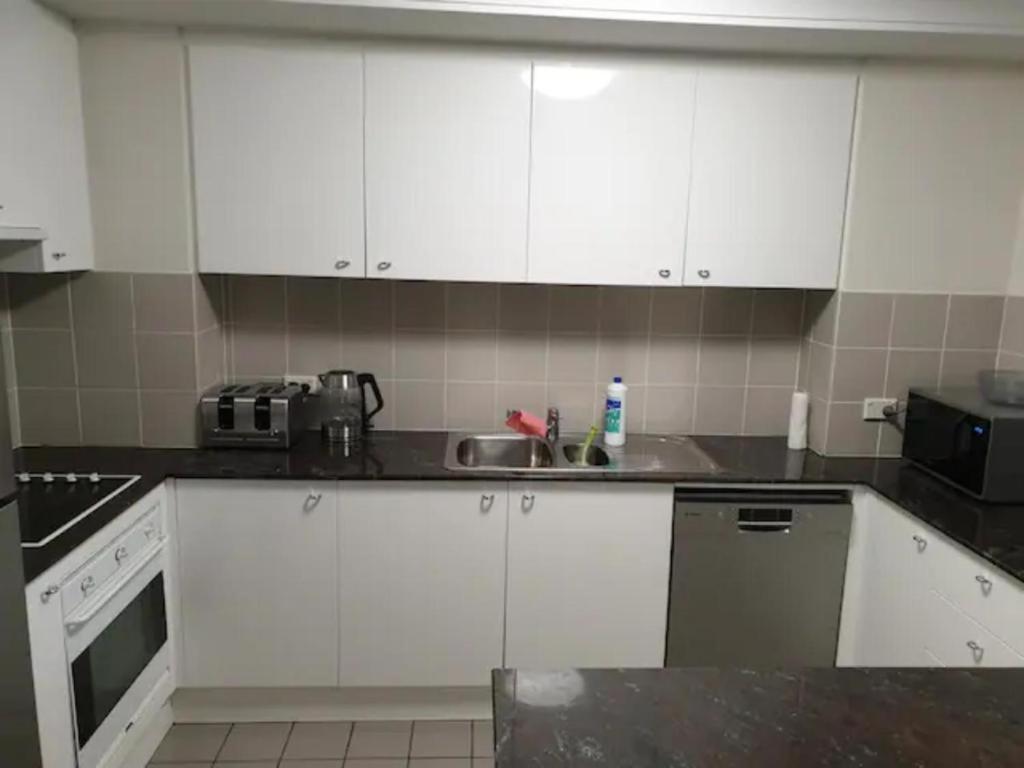 Dana-Cozy Private Room In Shared Central Apt-Rm 2 Canberra Buitenkant foto