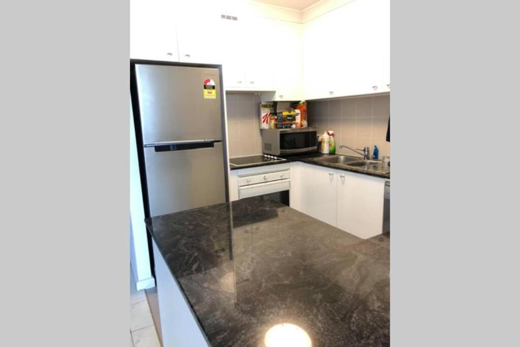 Dana-Cozy Private Room In Shared Central Apt-Rm 2 Canberra Buitenkant foto